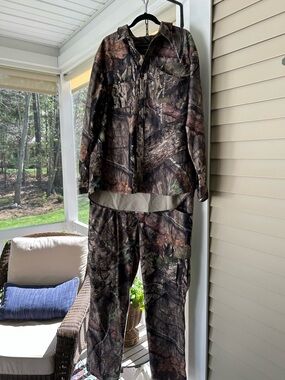 CABELAS CAMO BUTTON DOWN SHIRT & CARGO PANT SET  2XL top  40waist